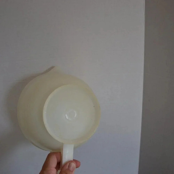 TUPPERWARE Measuring Bowl - Picture 4 of 5